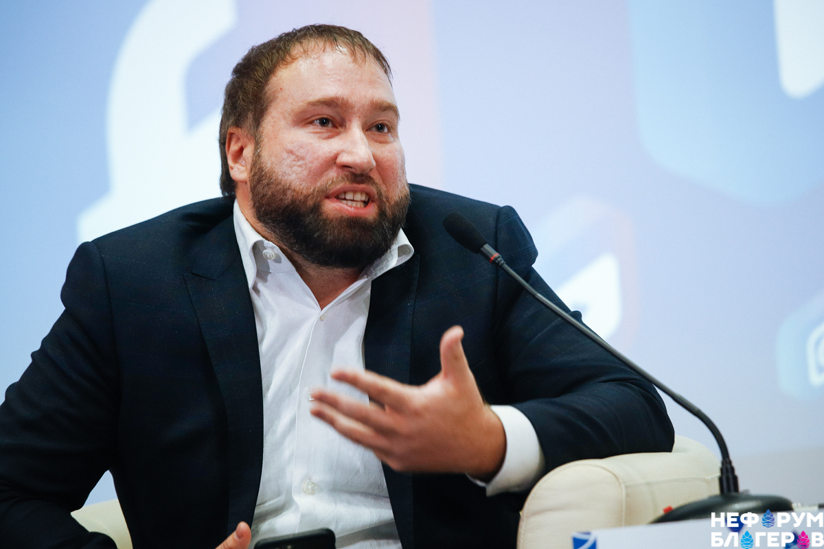 Горячее предложение Горелкина: в соцсети по паспортам. Огонь